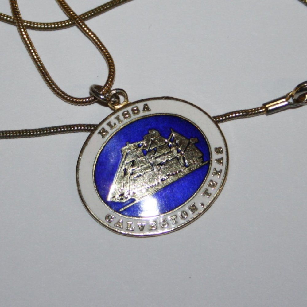 Beautiful gold Elissa Galveston, Texas Necklace 18"